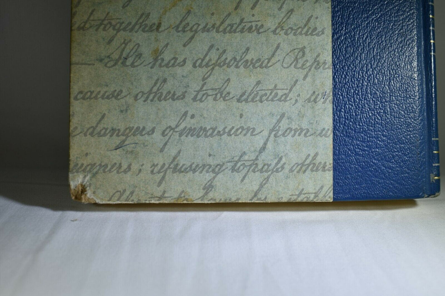 The Annals of America Volume 1 1493-1754 Discovering A New World- Used