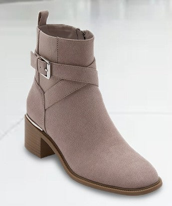 Women's Liz Claiborne Ellings Stacked Heel Chelsea Boots - Koala - 10 - NIB