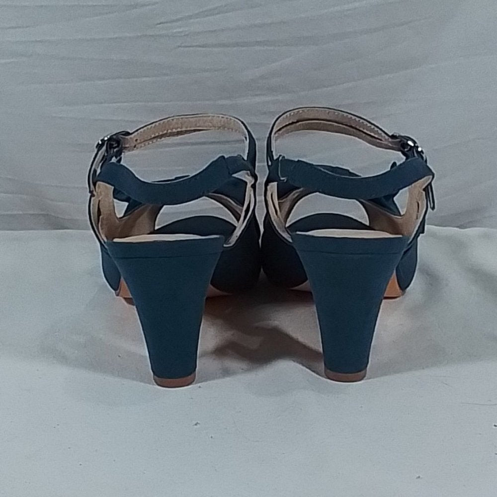 Women's Chelsea Crew Lady Micro Suede Heel Blue Size: 7 - New in Box