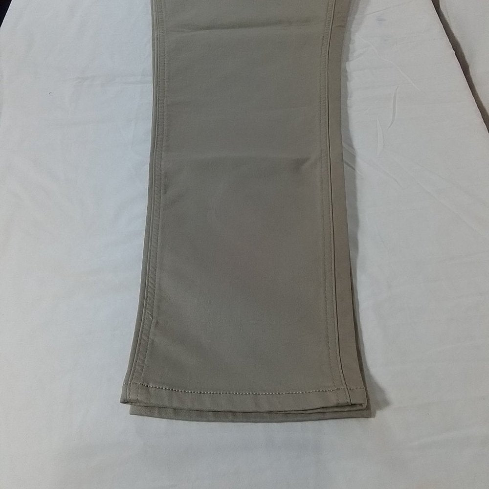 Men's Tommy Hilfiger BK Travel Pant - Surplus Khaki - 40 x 32 - NWOT