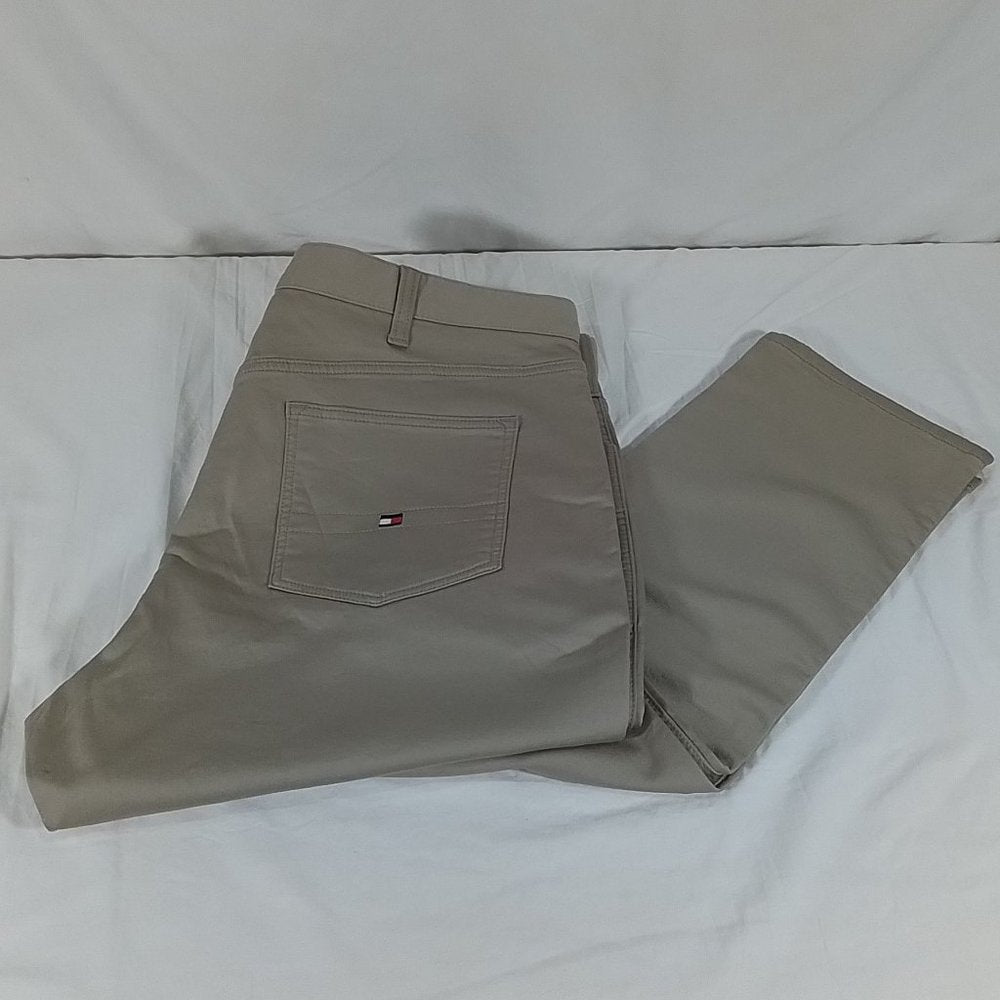 Men's Tommy Hilfiger BK Travel Pant - Surplus Khaki - 40 x 32 - NWOT