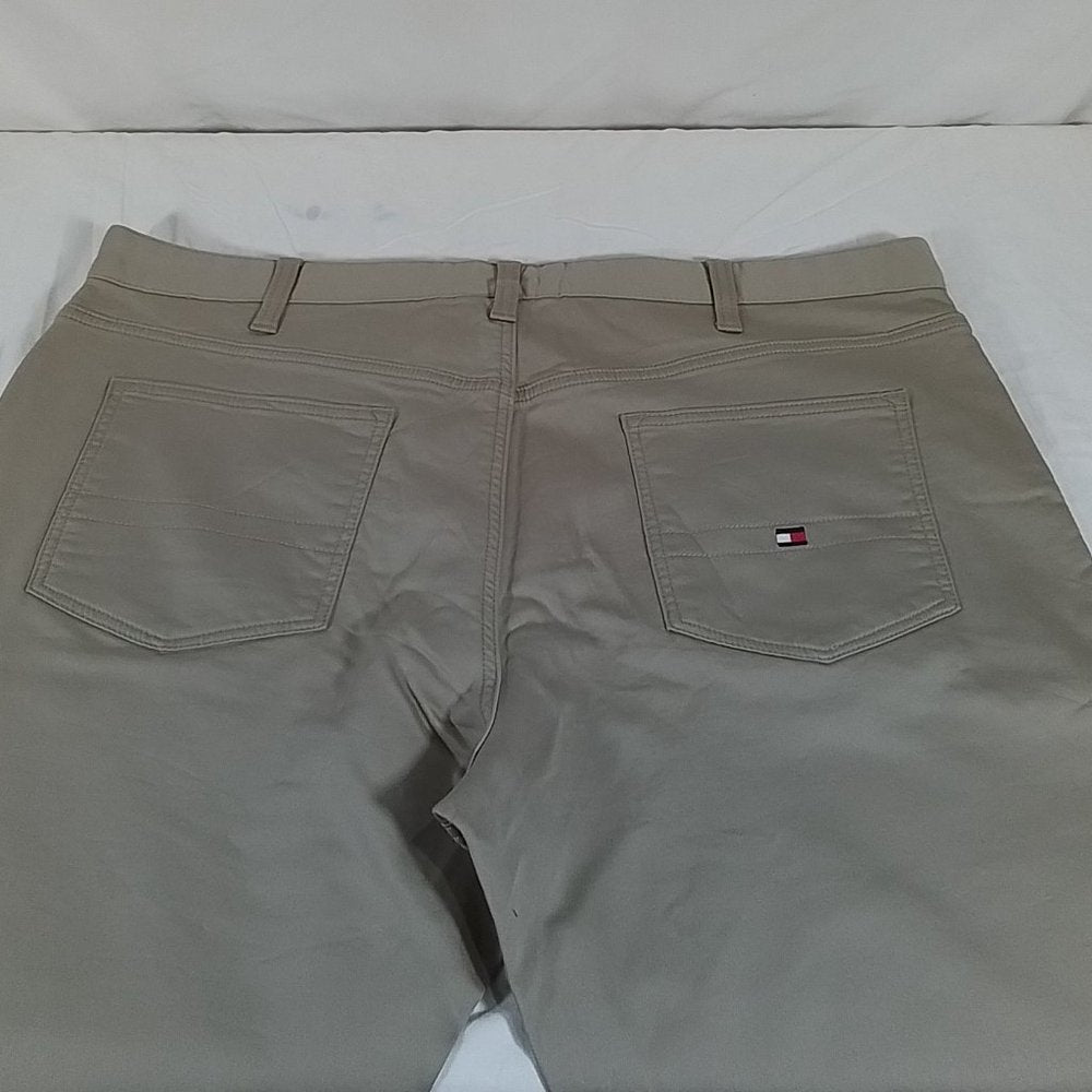 Men's Tommy Hilfiger BK Travel Pant - Surplus Khaki - 40 x 32 - NWOT