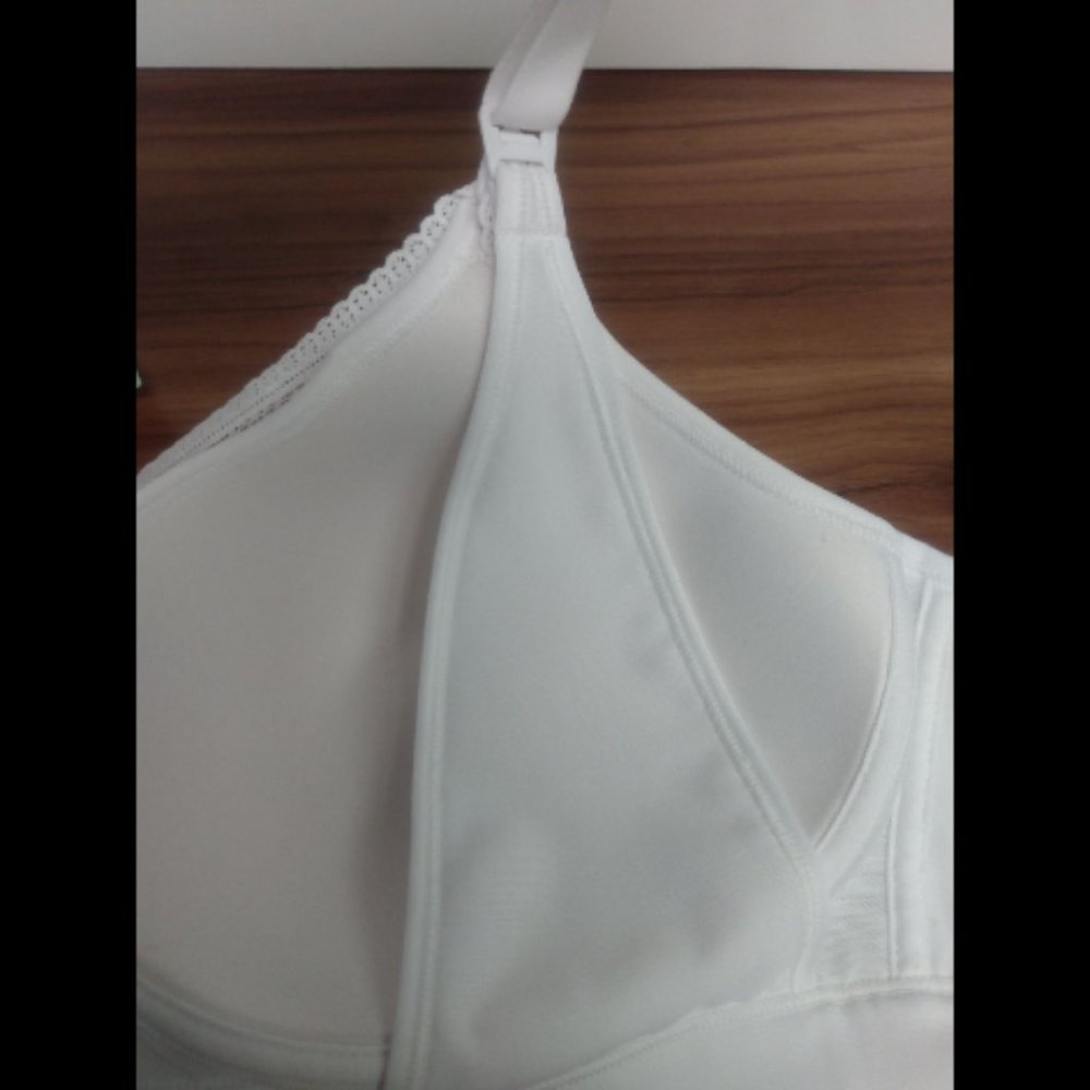 Playtex Wireless Nursing Bra-White-New with Tags