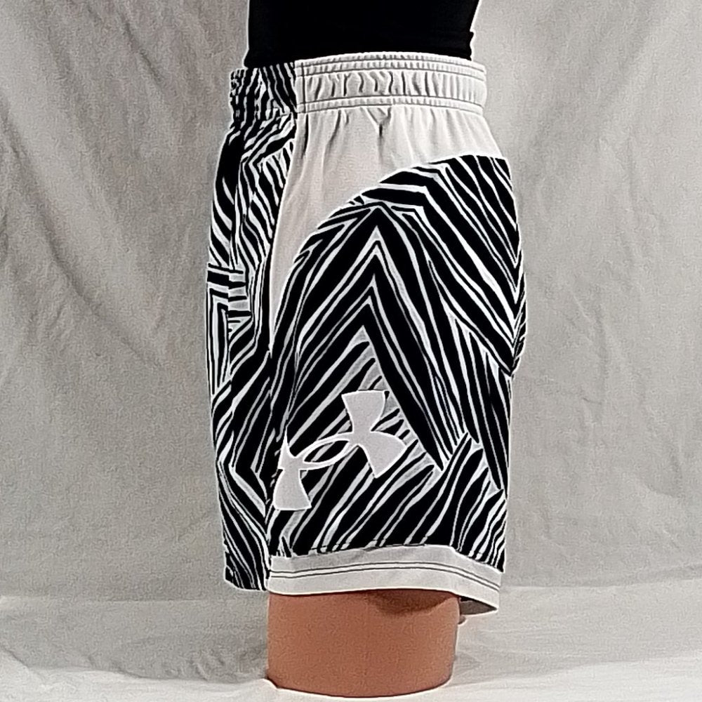 Under Armour Women's Baseline 6.75" Basketball Shorts-S-Blk/Wht-NWT