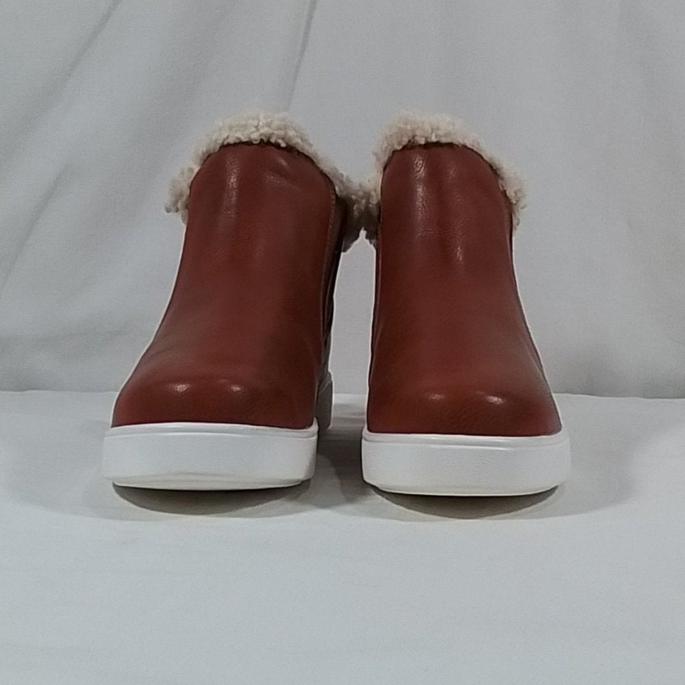 MUK LUKS Women's Montana Winter Warm Boots - color Cognac - Size 9    New in box