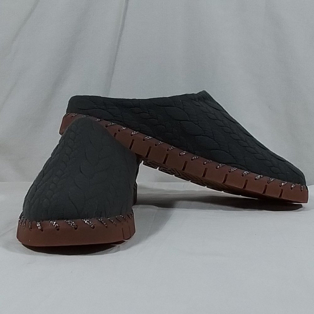 MUK LUKS Women's Flexi Non-Slip Warm Shoe - Size 11 - Dark Gray  New in box