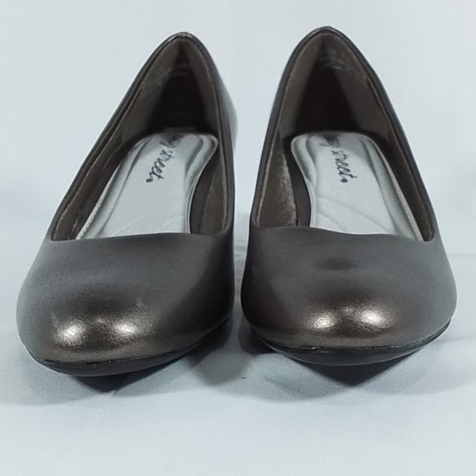 Easy Street Fabulous Women's Slip On Pumps - 6 - Pewter - Used