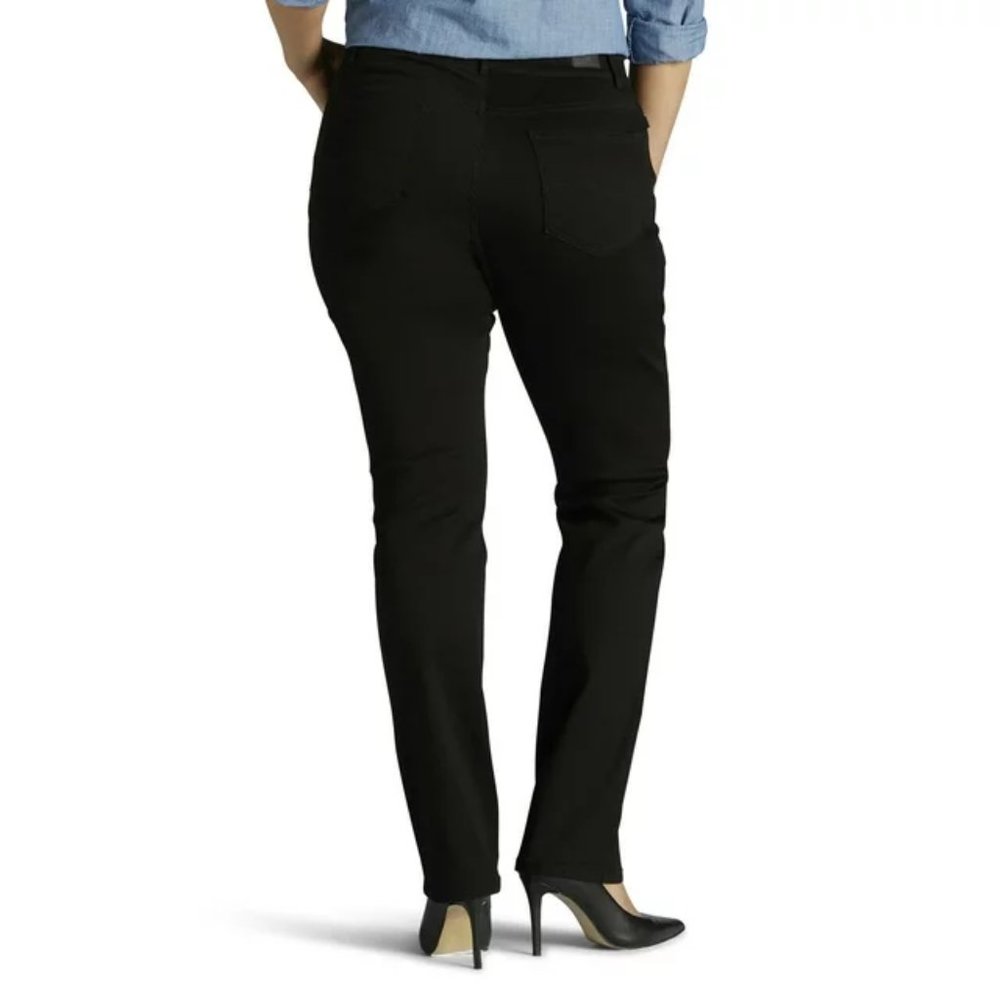 Lee Women's Plus Flex Motion Fit Straight Leg Jeans - Black - 18W Medium - NWT