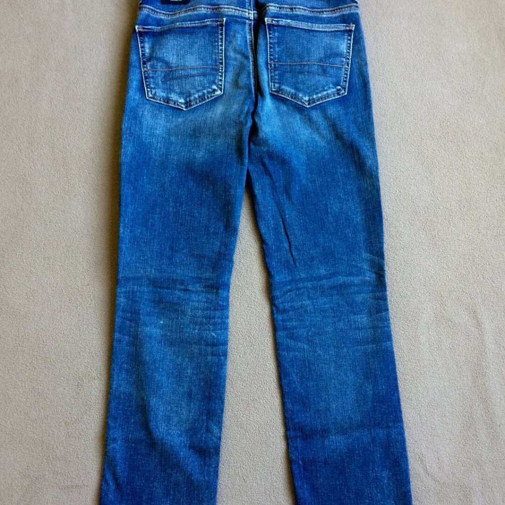 AEO Women's Straight Crop Stretch Jean Size 8 Long