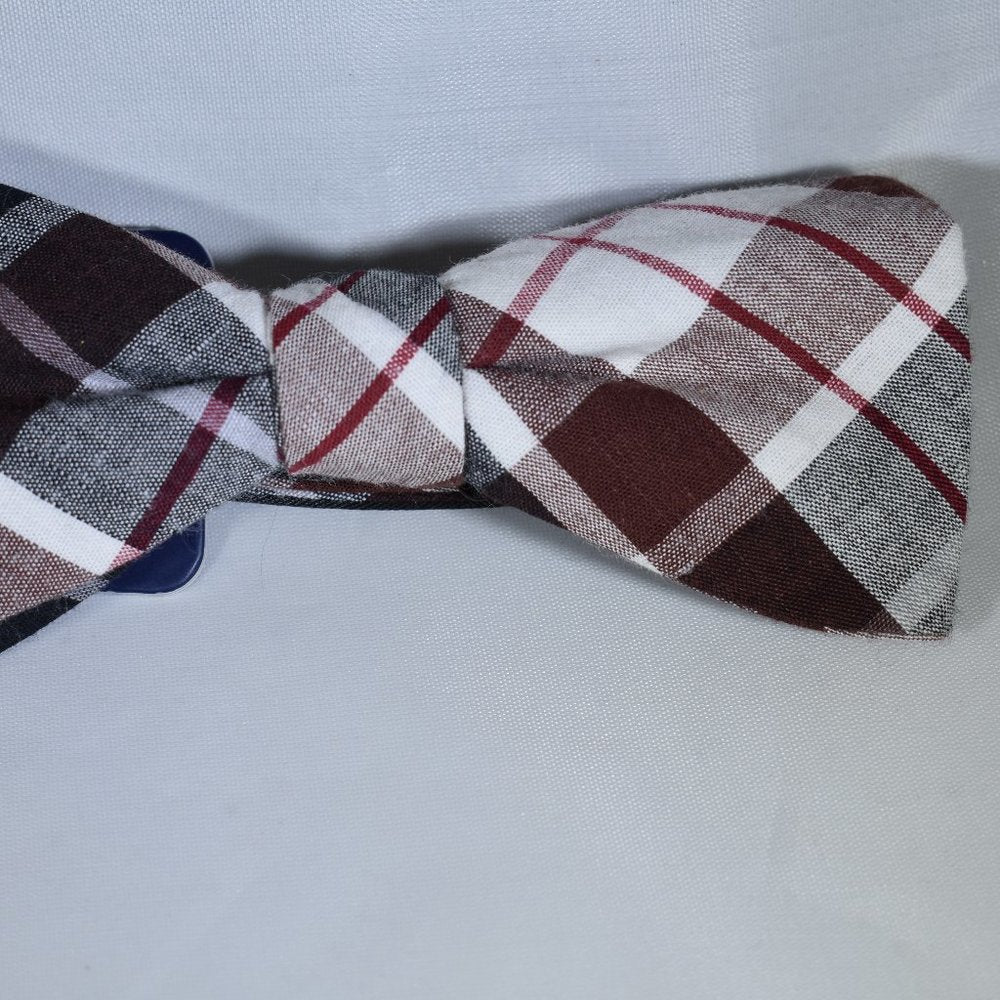 Chaps NWT Bow Tie Brown White Navy Plaid