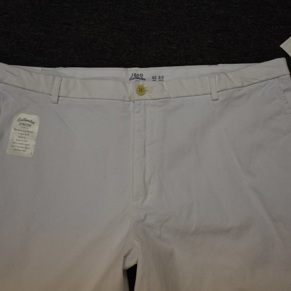 Izod Saltwater Relaxed Classics Stretch  9.5" Inseam White NWT